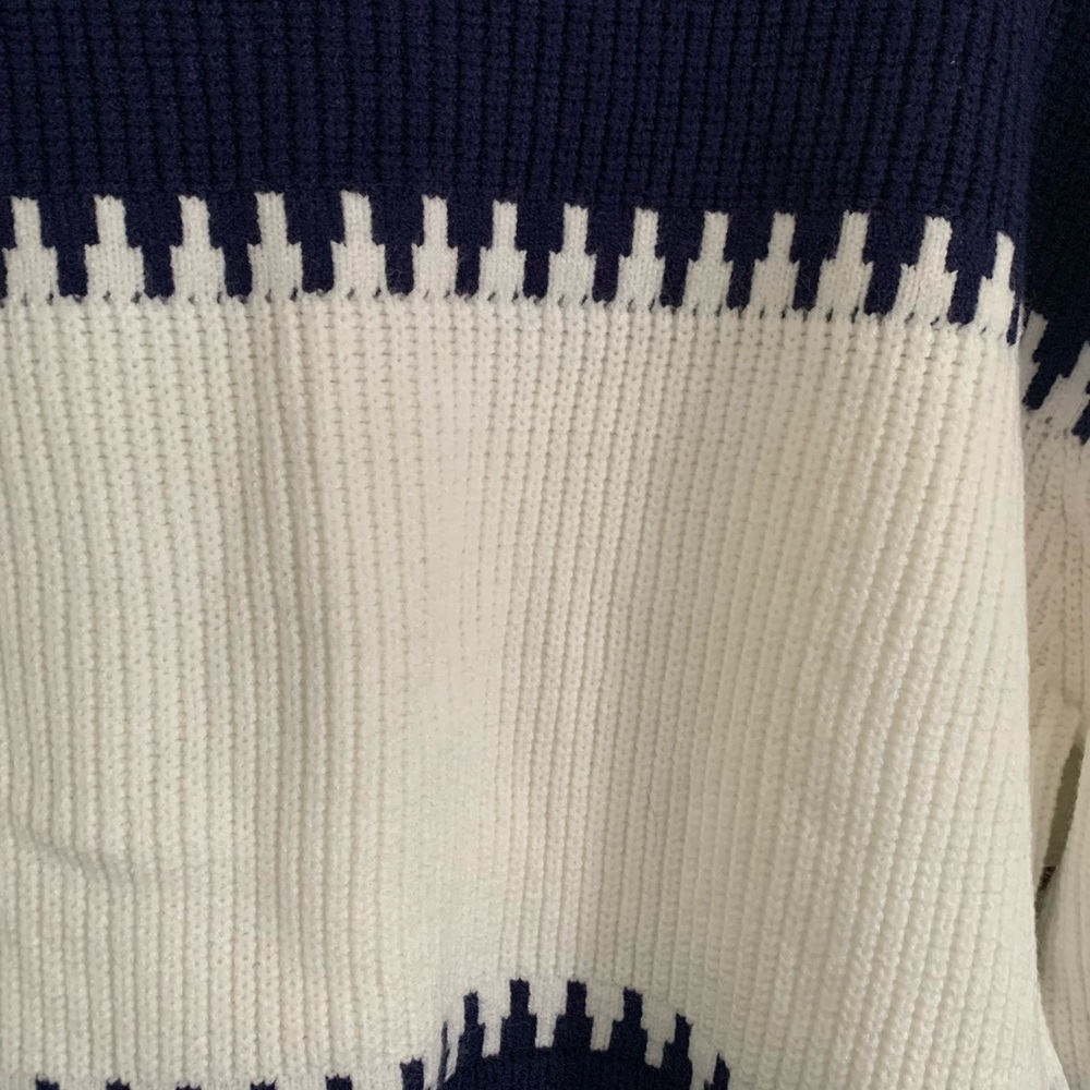 *NEW* Navy and White Women's Sweater. Size Large - Picture 7 of 11